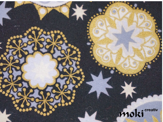 WEIHNACHTSSTOFF Baumwolle, schwarzgrundig mit Ornamenten und Sternen 0,5m